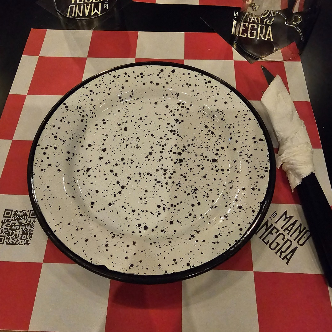 Set De 3 Platos Enlozados Blanco Y Negro Playo Hondo Postre - Imagen 2